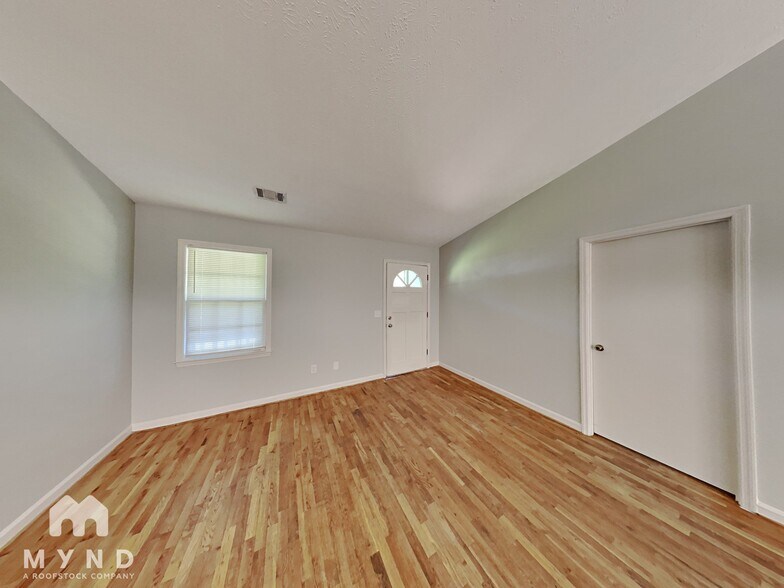 Building Photo - 105 Heritage Way