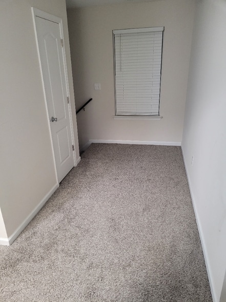 Building Photo - 327 Webster St