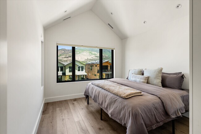 Building Photo - 337 Stotts Ml Rd
