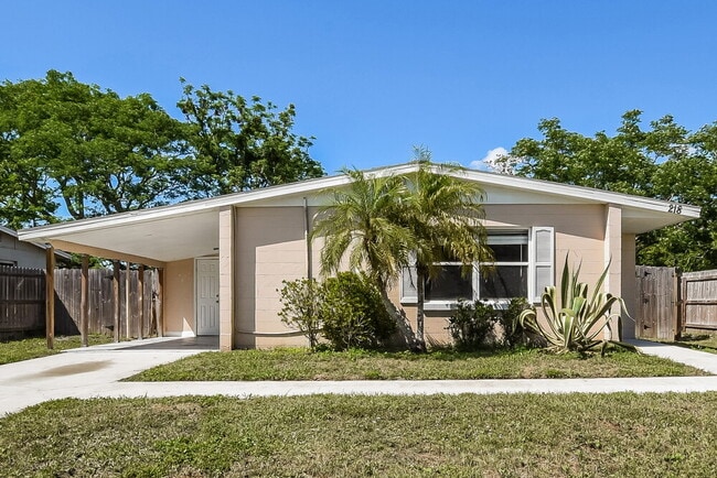 Building Photo - 218 Woodmere Blvd