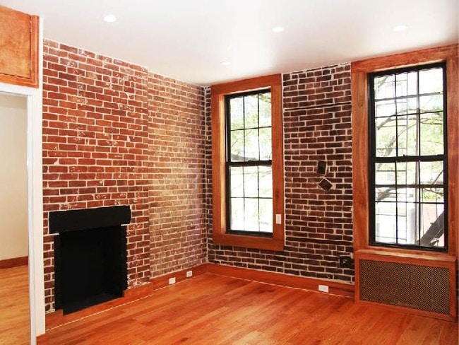 Primary Photo - 77 E 3rd St