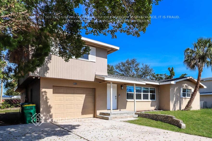 Building Photo - 8541 Jacaranda Ave