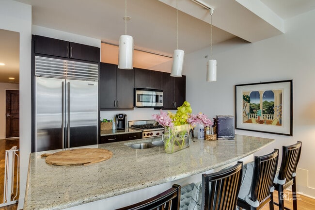 Building Photo - 525 Kedzie St