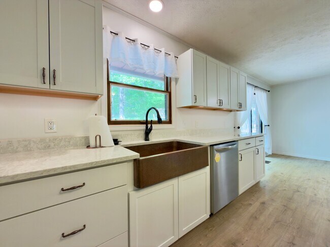 Building Photo - 295 Dogwood