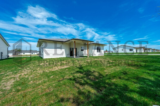 Building Photo - 601 Elmwood St