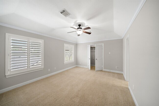 Building Photo - 390 Wedgewood Dr W