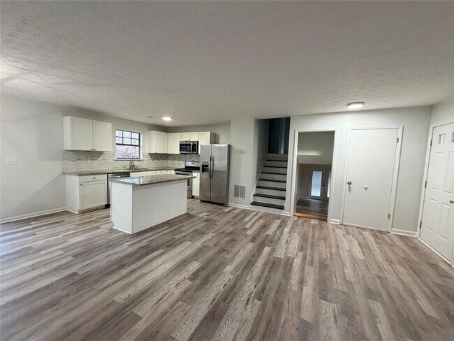 Building Photo - 1909 Suwanee Valley Rd NW