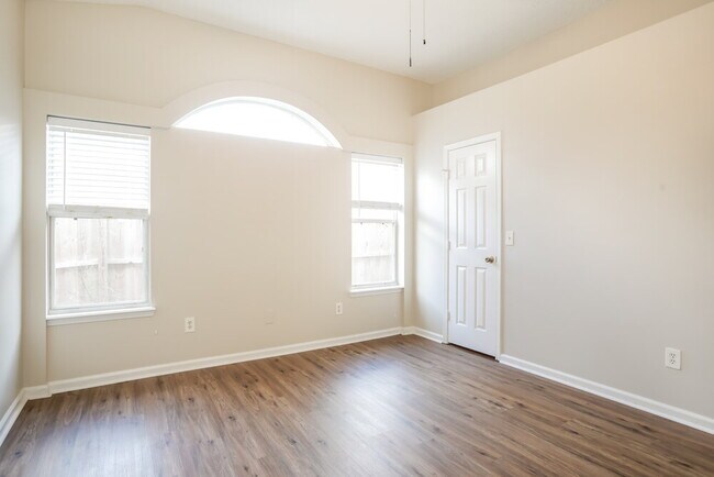 Building Photo - 380 Willow Green Dr