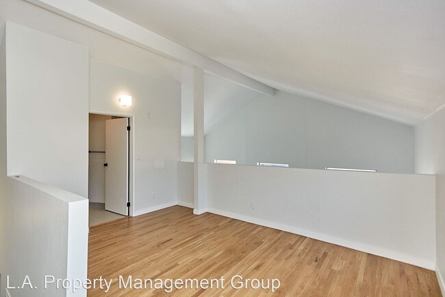 Building Photo - 2730 W Temple St