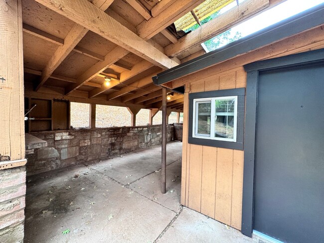 Building Photo - Renovated cottage