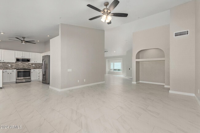 Building Photo - 9138 E Davenport Dr