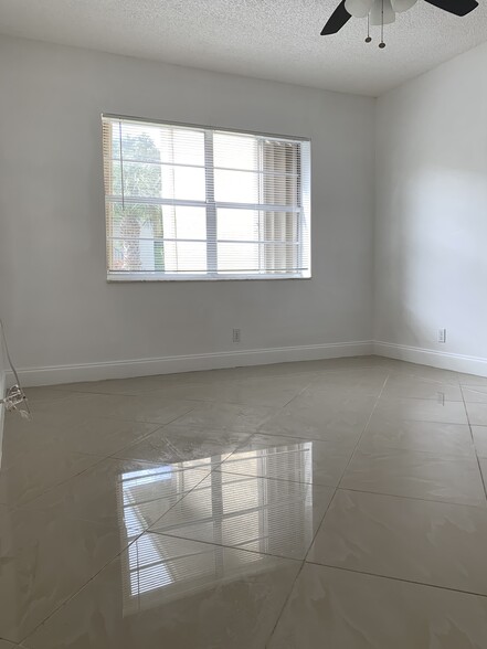 Building Photo - 1301 NW 12th Ave