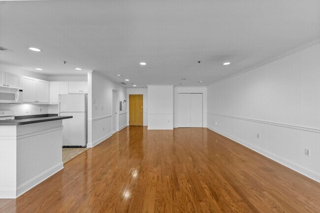 Building Photo - 812 Grand St