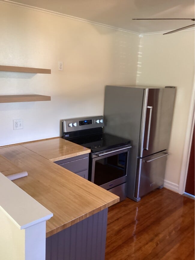 Building Photo - 868 NW 6th St