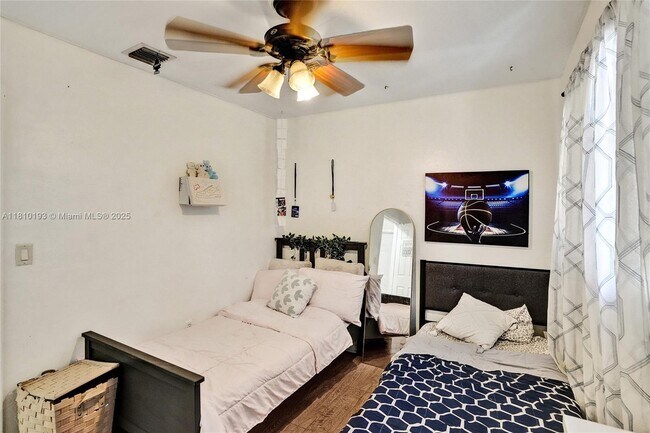 Building Photo - 9910 Bahama Dr