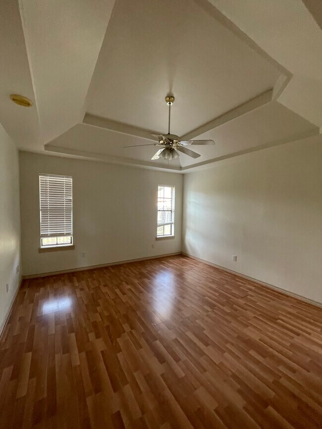 Building Photo - 2111 E 19th St