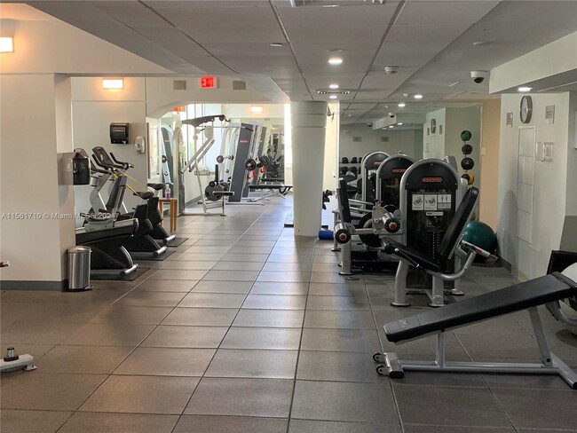 Building Photo - 888 Brickell Key Dr