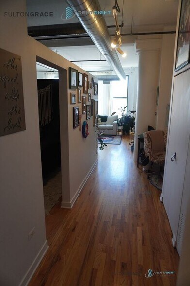 Building Photo - 4715 N Racine Ave