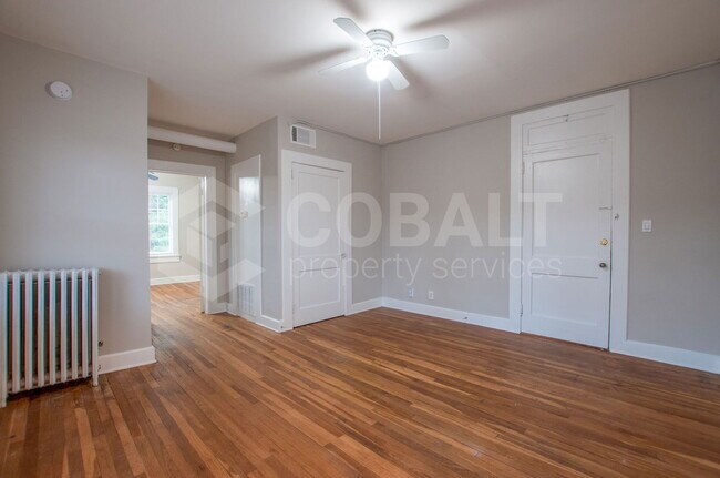 Building Photo - 674 Somerset Terrace NE