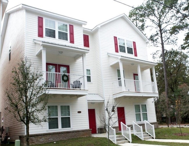 Building Photo - 1775 Belle Vue Way