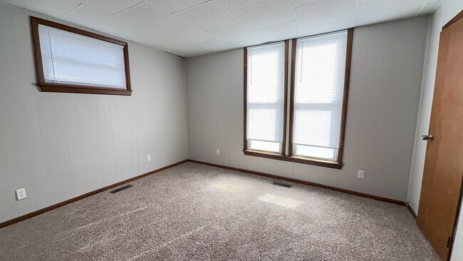 Building Photo - Beautiful Muncie Property!