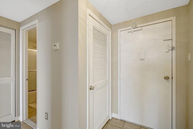 Building Photo - 6301 Stevenson Ave