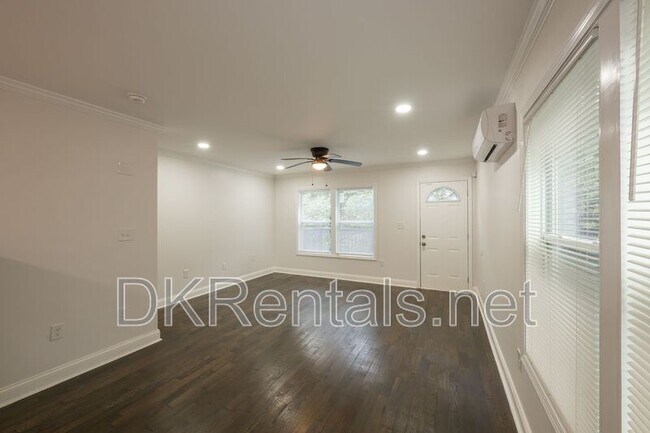 Building Photo - 2027 Lois Pl NW