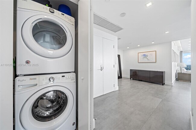 Building Photo - 488 NE 18th St