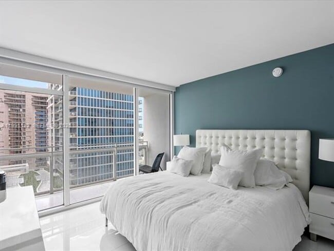 Building Photo - 6801 Collins Ave