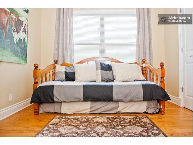 Building Photo - AVAILABLE AUGUST: Upscale 4 bed/2.5 bath home in North Campus just north of UT