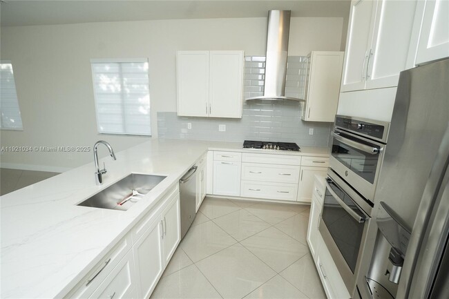 Building Photo - 10660 S Lago Vista Cir