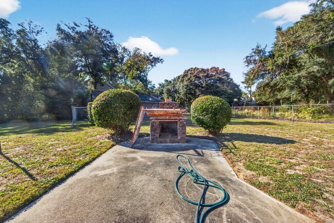 Building Photo - 1353 Secessionville Rd