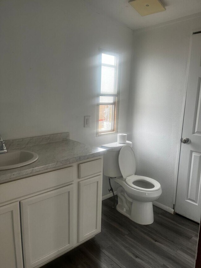 Building Photo - Home Located in Bloomfield NM