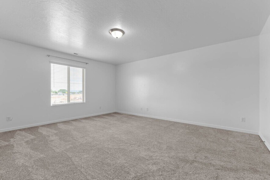 Building Photo - 246 S 1800 E
