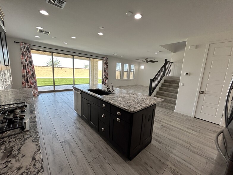 Building Photo - 4146 S Columbus Dr