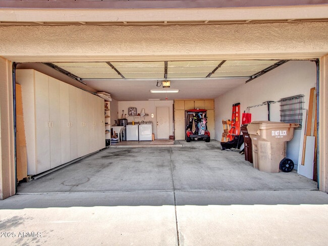 Building Photo - 9343 W Escuda Dr