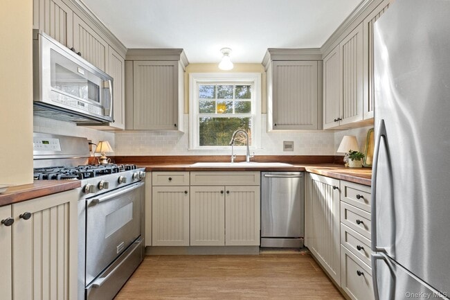 Building Photo - 8 S Bedford Rd