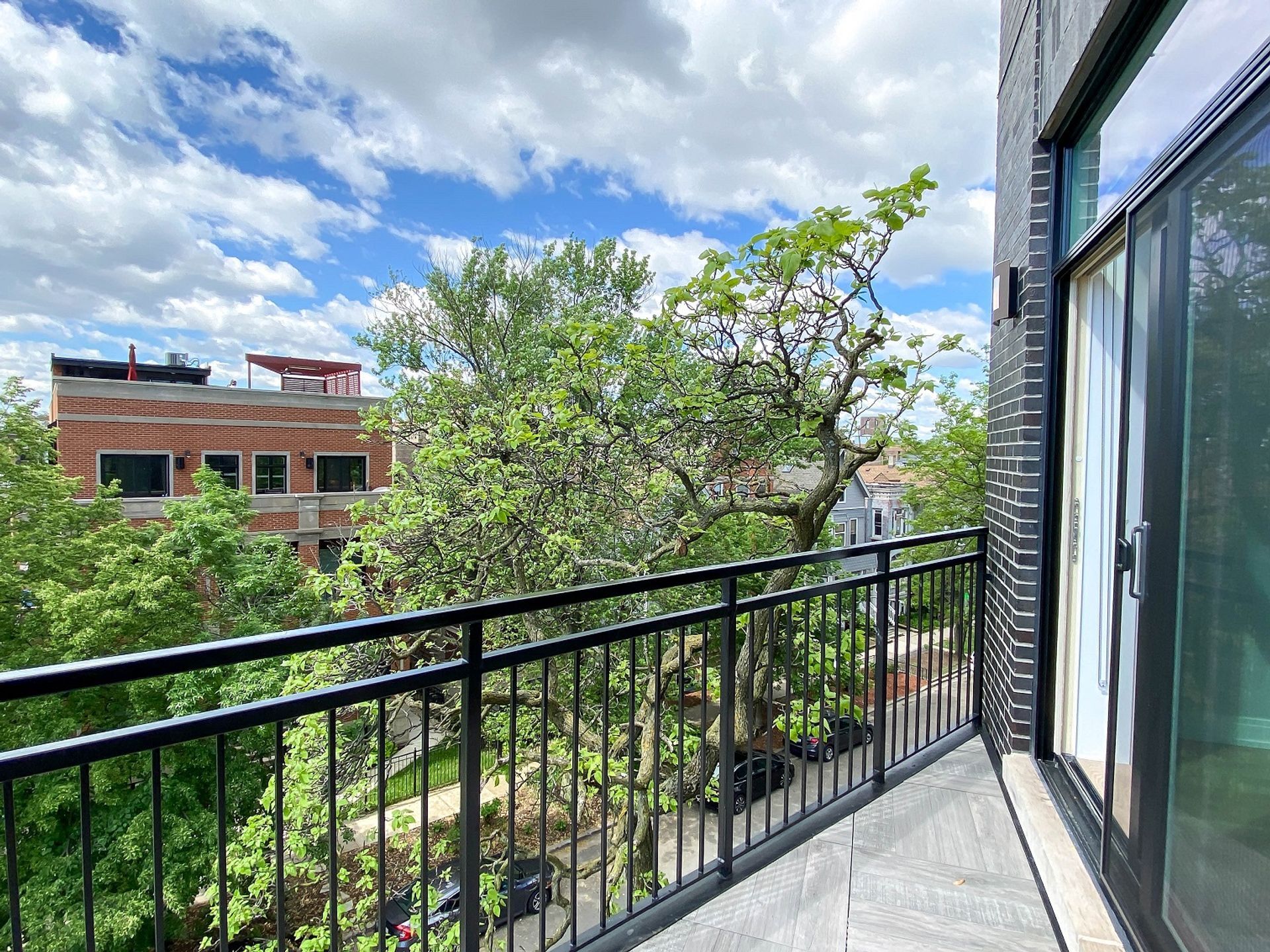 Building Photo - 1058 W Cornelia Ave