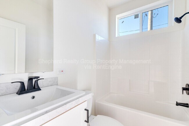 Building Photo - 15914 Dauchy Ave