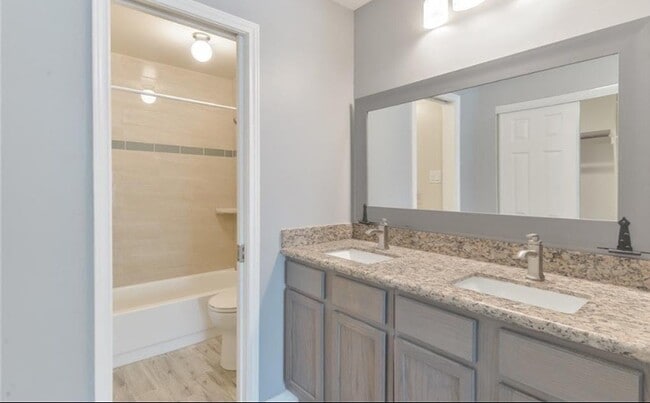 Building Photo - 10555 Turtlewood Ct