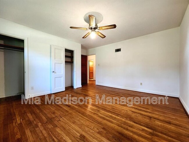 Building Photo - 102 Chippewa Dr