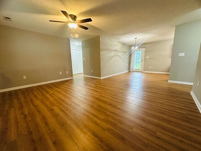 Building Photo - 3 bedroom, 2 bath w/ 2-car garage convenient to Sevier, Knox & Jefferson Counties - available now