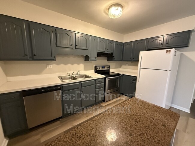 Building Photo - 4 Manchester Ct