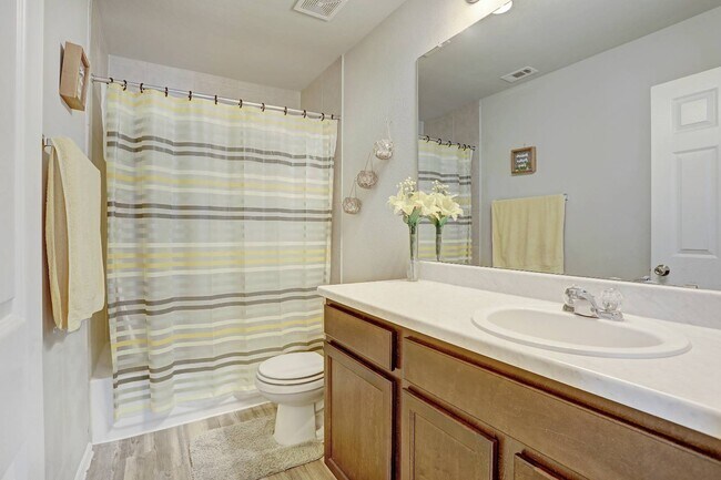 Building Photo - 5687 Heron Dr