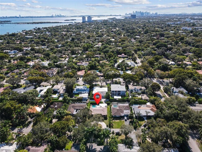 Building Photo - 1044 NE 97th St