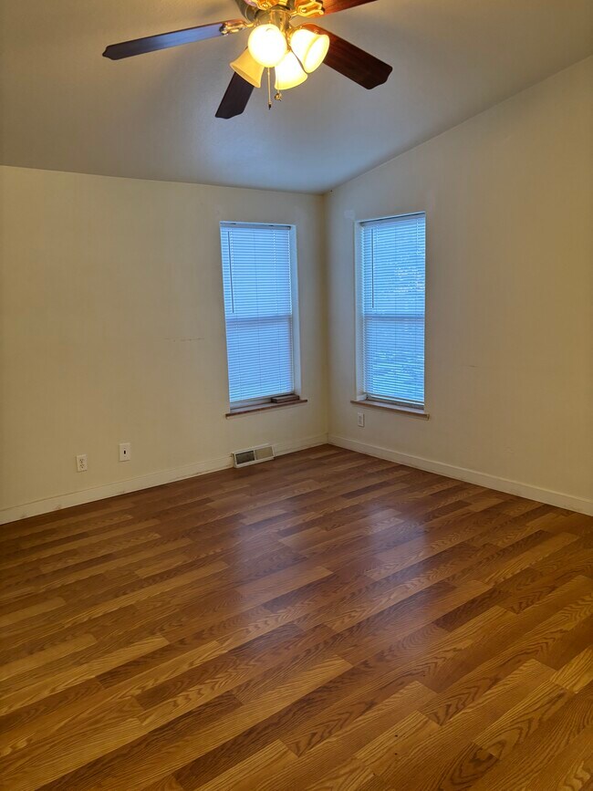 Building Photo - 007