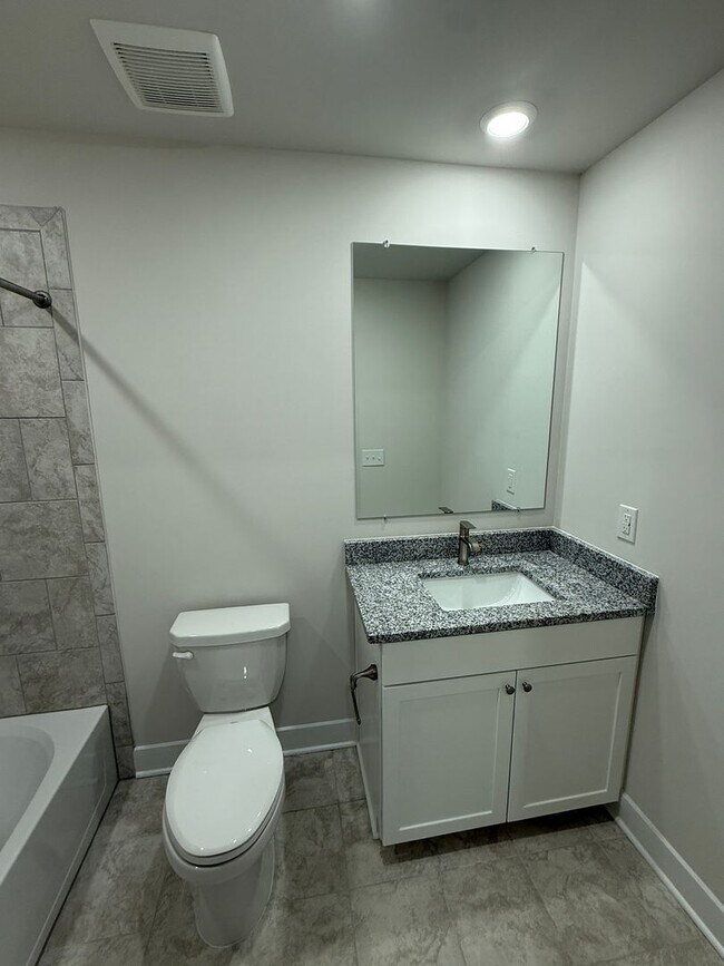 Building Photo - 2102 Winterberry Ln