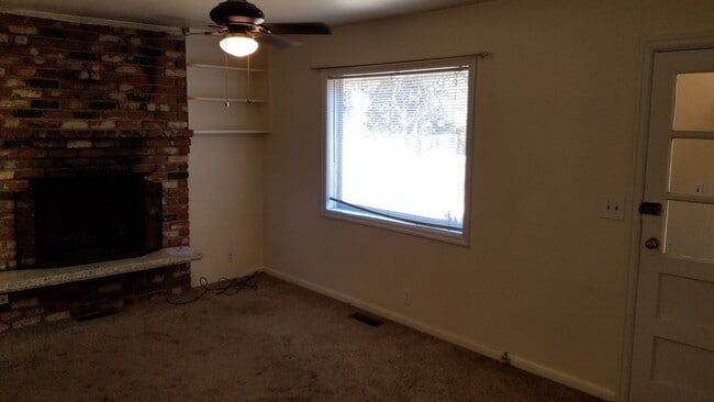 Building Photo - VIDEOTOUR: Don't Blink, This will be gone! PETS WELCOME