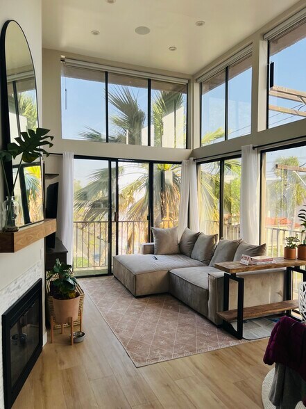 Living room - 869 S Wooster St