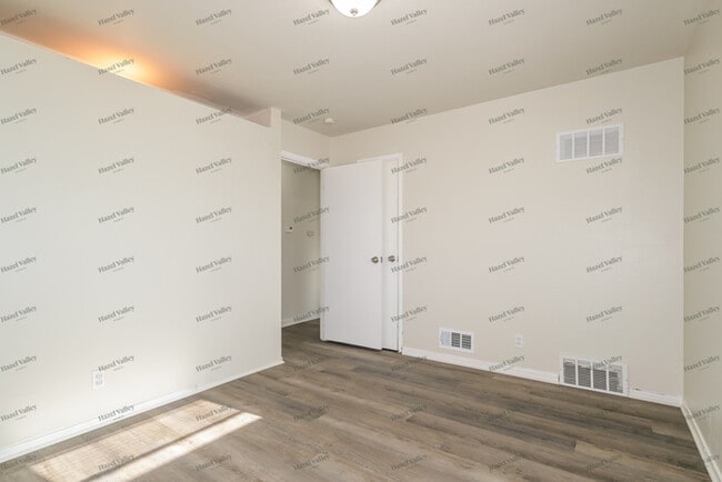 Building Photo - 217 Mc Alpine Dr